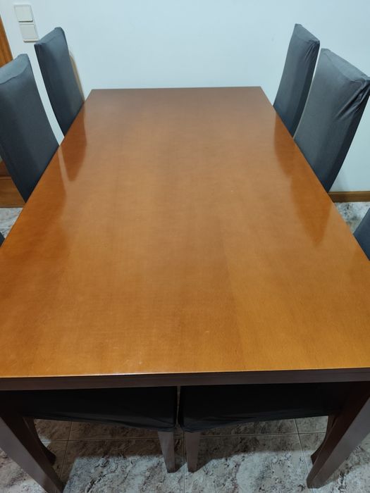 Mesa de sala com 6 cadeiras