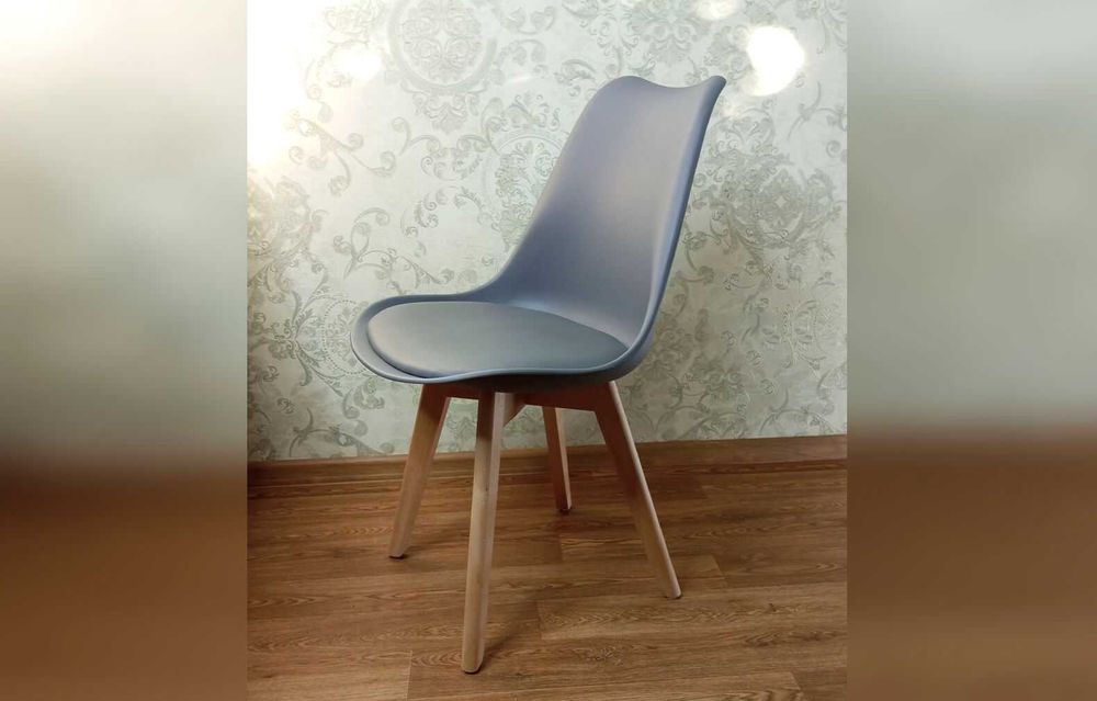 Стул серый кухонный на деревянных ножках / Крісло кухонне, стілець