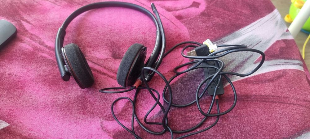 Used Plantronics wired headphones C320-M