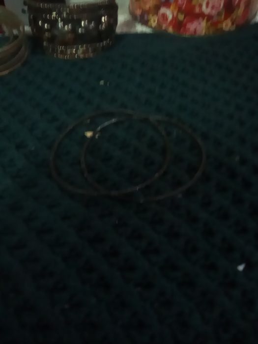 Várias pulseiras antigas