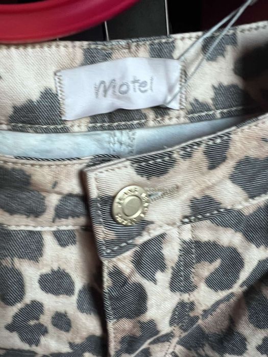 Джинси бренду Motel .