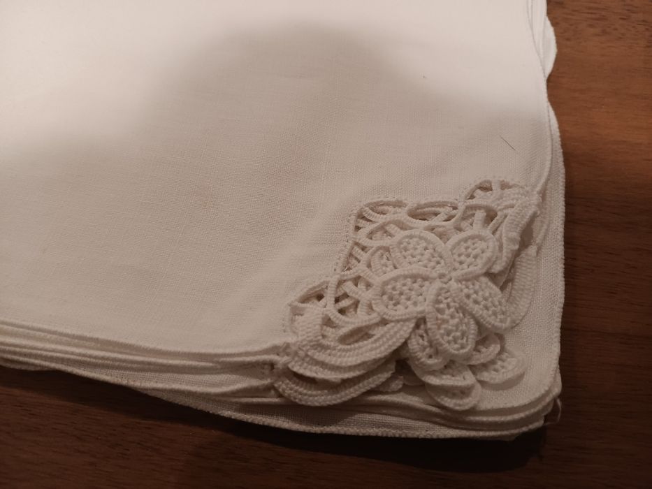 Toalha de linho bordada linda