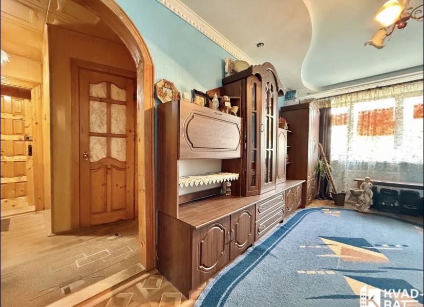 Продається світла 2 кімнатна квартира з індивідуальним опаленням