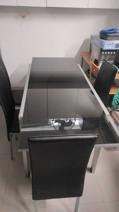 Mesa extensível vidro/metal 120x70 (+40) + 4 cadeiras — impecável