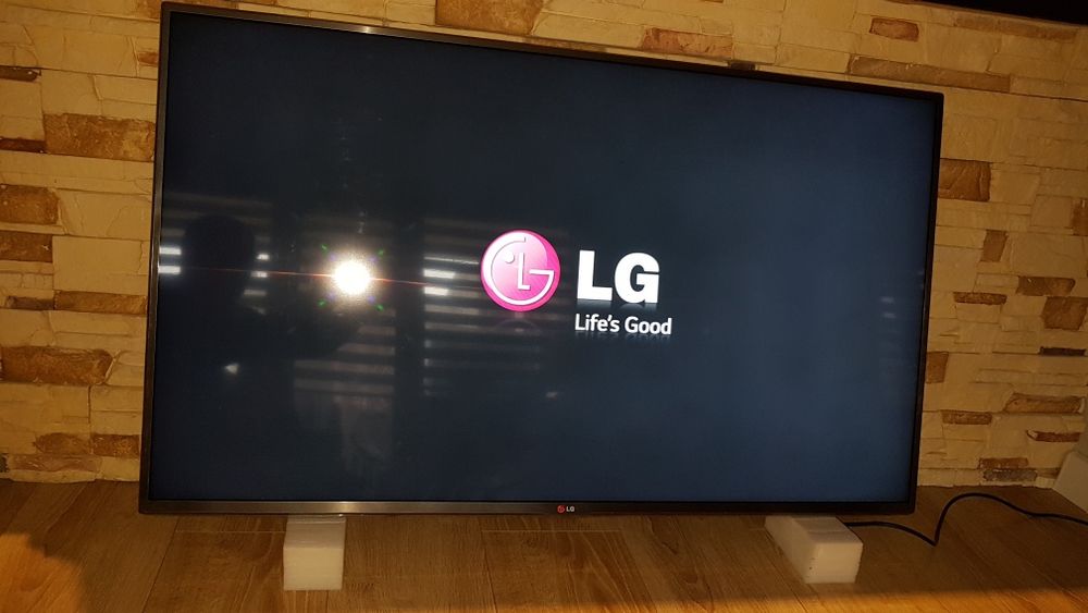 TV LG 50'. 50LB650V Wyświetla tylko logo LG