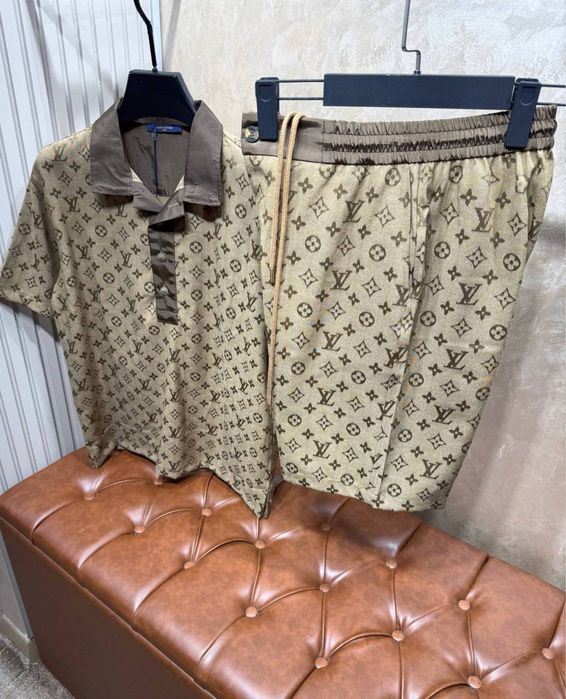 Літній костюм Louis Vuitton бежевий літній костюм луї віттон бежевий