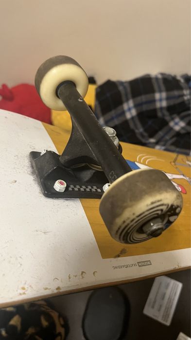 Skate 8.5 construído as peças