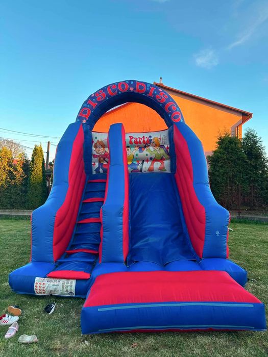 Dmuchaniec zjezdzalnia czerwono niebieski Circus