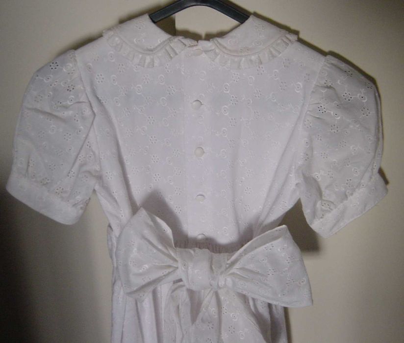 Vestido Comunhão/Cerimónia T 8A, todo em bordado inglês, marca MATERNA