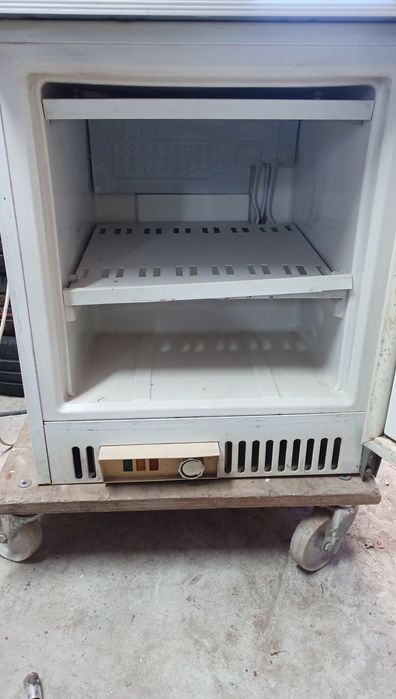 Zamrażarka mała sprawna