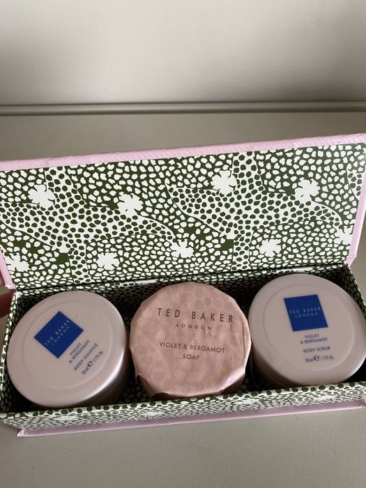 Zestaw mydła, peelingu i sufletu Ted Baker Violet & Bergamot