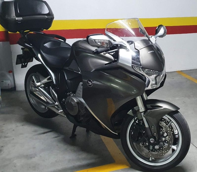 Honda VFR1200F 19.900 KMS