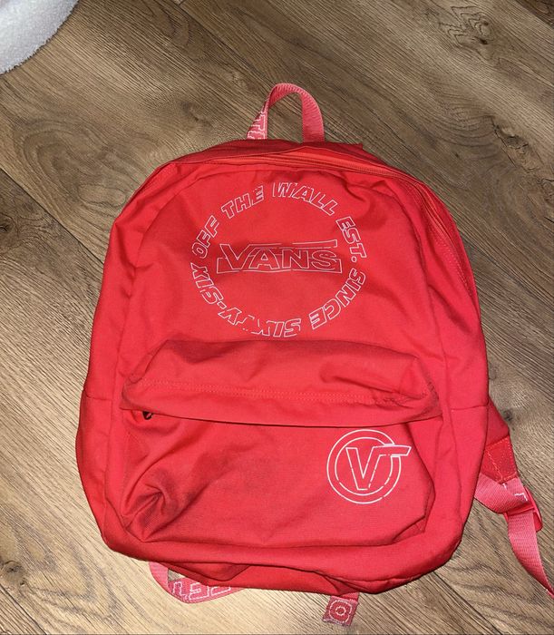 czerwony plecak vans