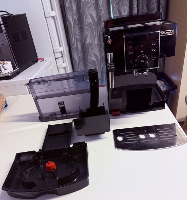 Кофемашина DeLonghi Magnifica S ECAM 23.120.B Обслужена