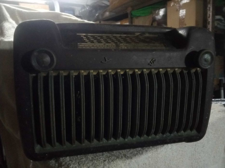 Válvulas de rádio antigo à venda.