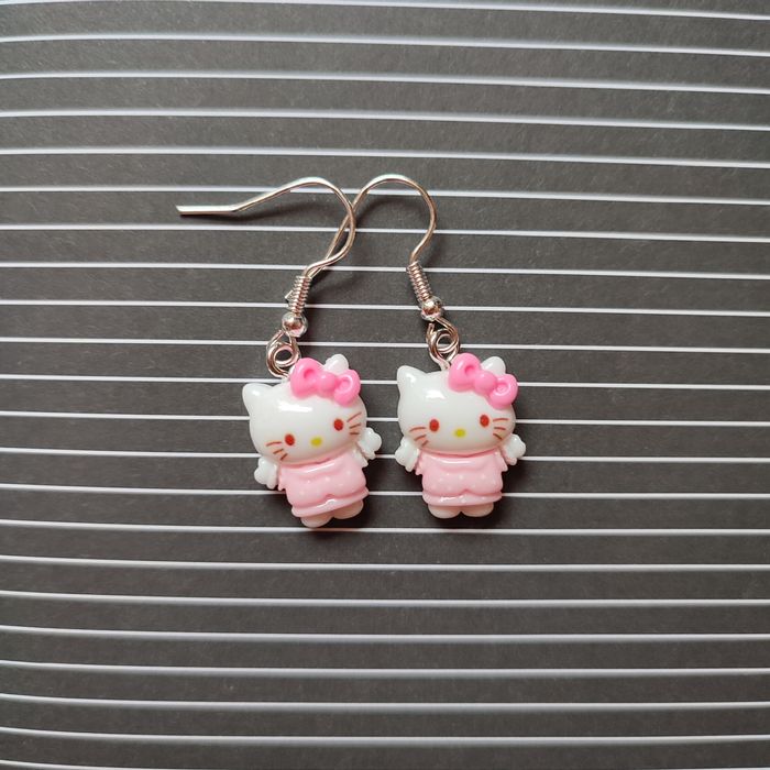 Urocze kolczyki Hello Kitty