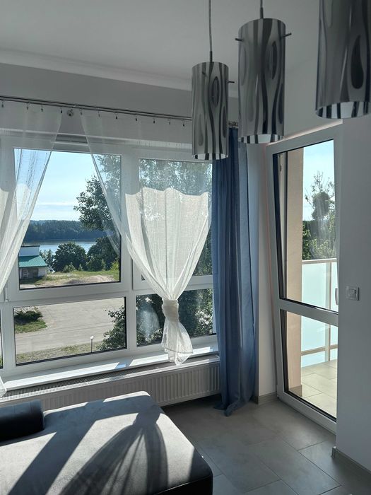 dwupokojowy apartament z widokiem na jezioro