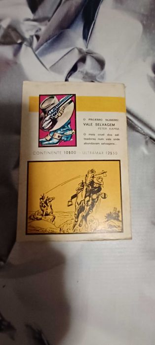Livro _Enviado Especial_ de VIC Logan