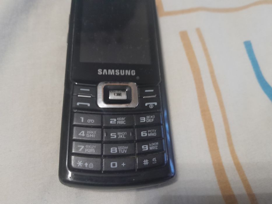 Мобильный телефон Samsung