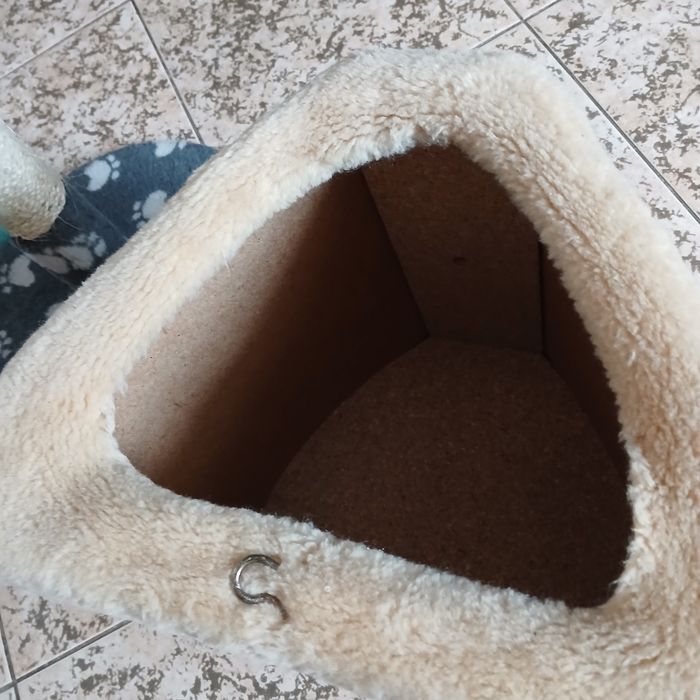 Кошкин дом и когтеточка. Котячий будиночок та драпка