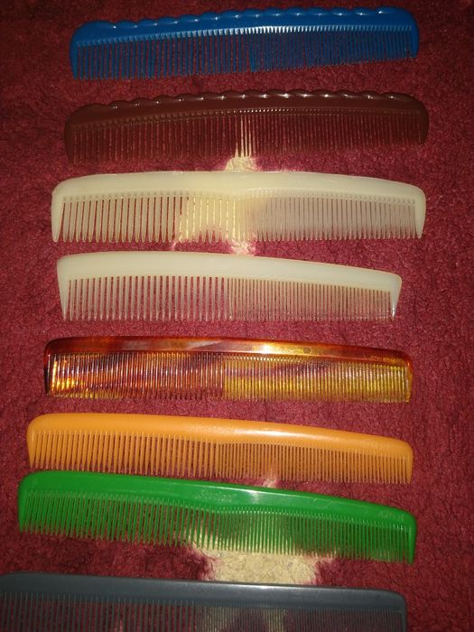 Grzebienie różne, cena za 8 sztuk