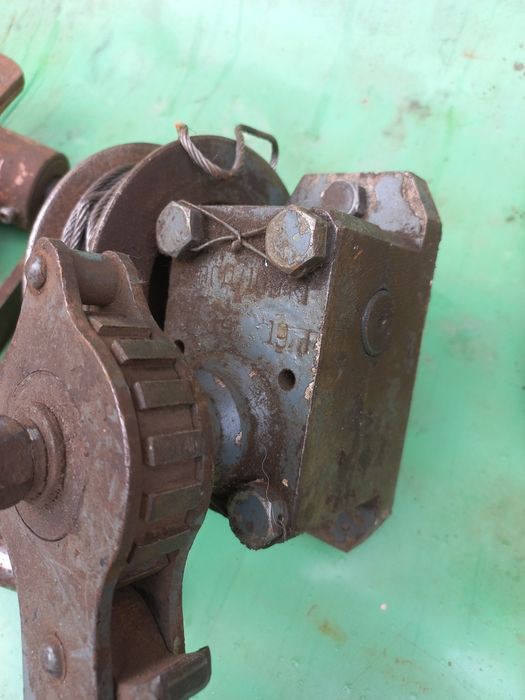 Лебедка ручная червячная