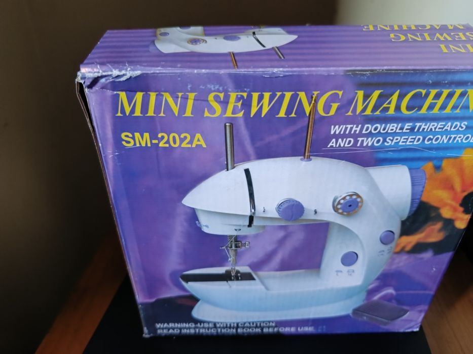 Máquina de costura nova
