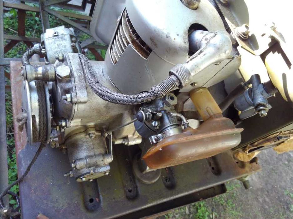 Генератор для зарядки аккумуляторов 12, 24 вольта. 1,5 киловатта 30 А.