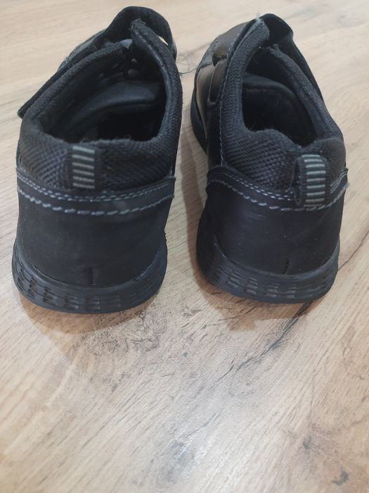 Кроссовки демисезонные