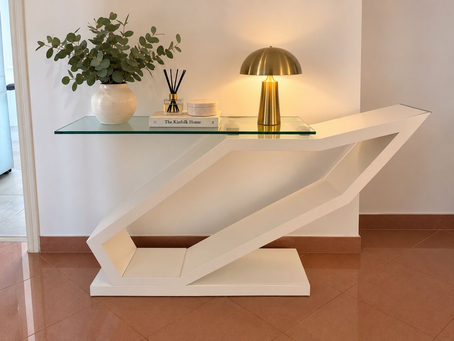 Consola brnaca com tampo em vidro - design moderno