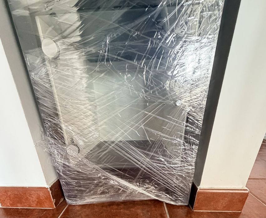 Kallax c/ portas de vidro e pés