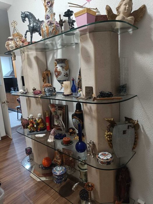 Vitrine em mármore