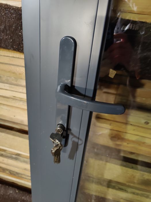 Дверь входная Рехау 980х2040