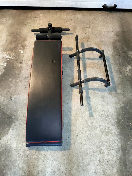 Ławeczka i drażek do podciągania