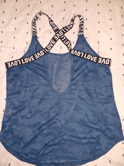 Спортивна жіноча майка