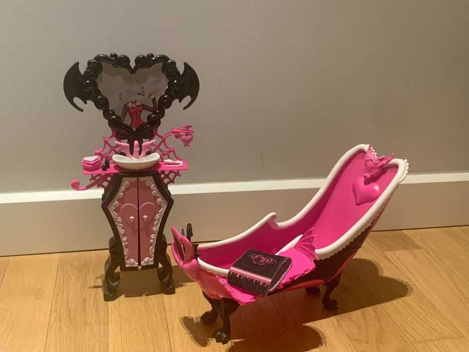 Monster High Draculaura pudrowy pokój z wanną