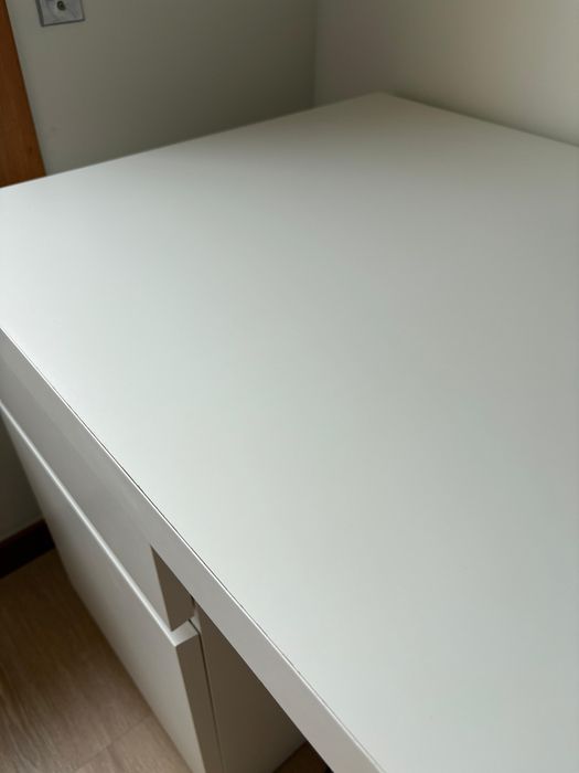 Secretária IKEA Malm 140*65 ( como nova)