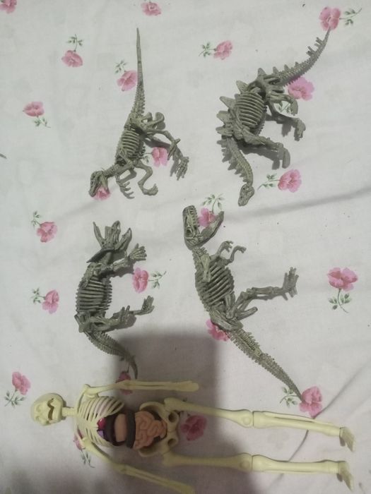 Bonecos dinossauros