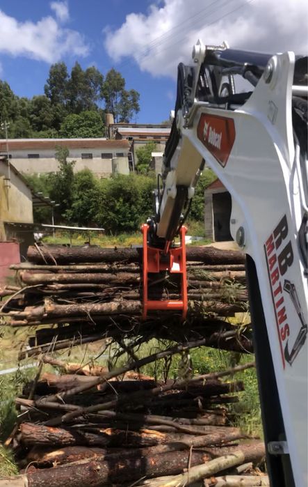 Serviço Mini Giratoria / Mini Carregadora