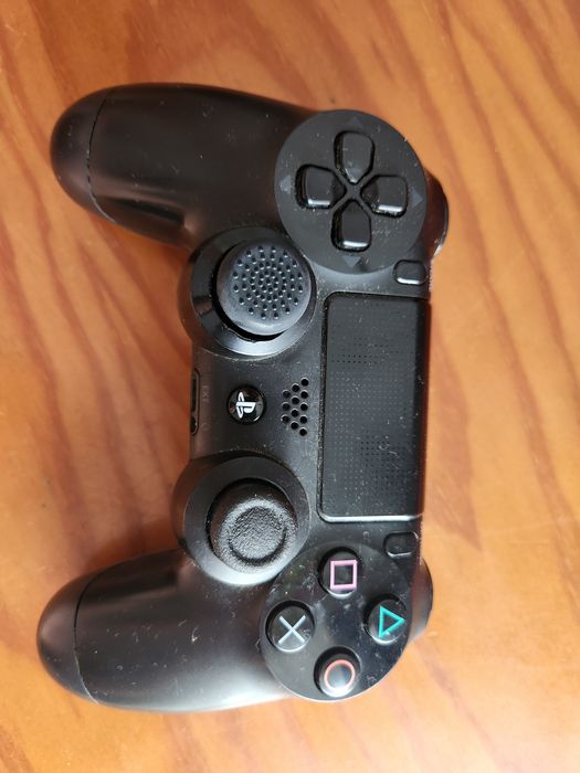 Comando usado para PS4, sem problemas de drift. Entrega feita à mão.