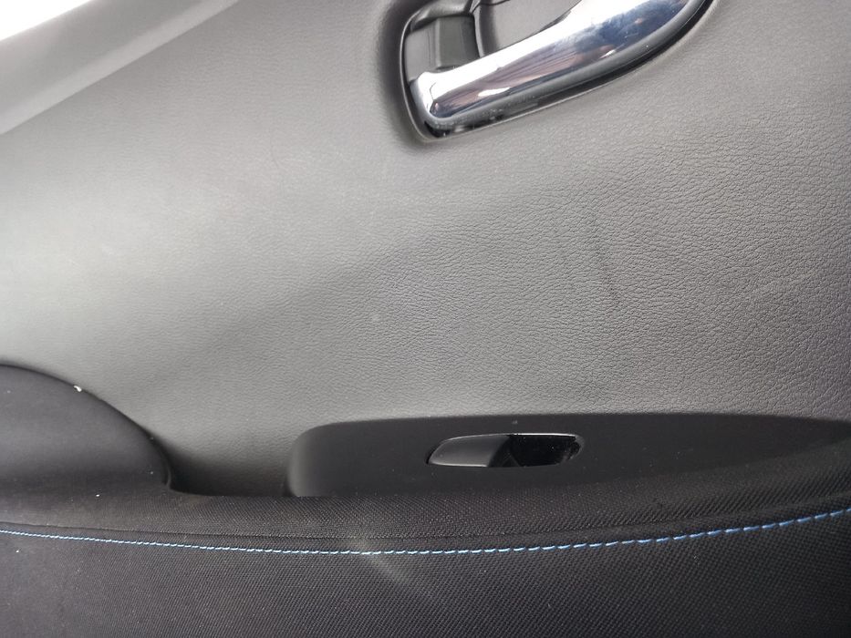 Forra porta / quartela trás esquerda NISSAN Leaf EV (ZE1)