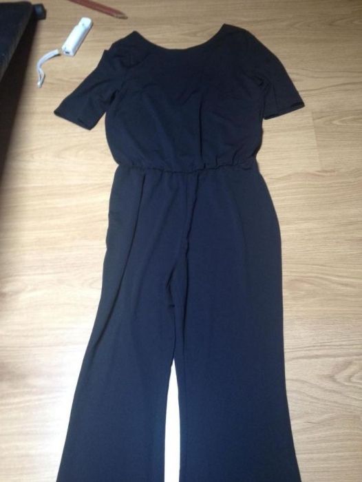 Macacão preto com costas abertas em V- Novo com etiqueta