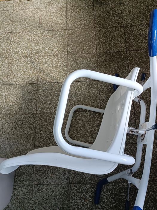 Cadeira para banheira giratória