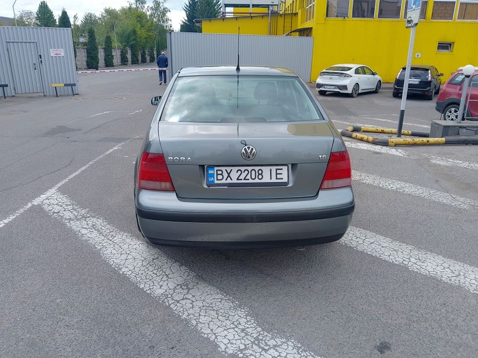 Авто на ходу кожен день,торг присутній.2003р/1.6бензин.   0680659241 знаходиться у Вінниці