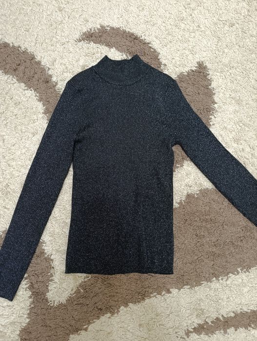 Віддам безкоштовно одяг для дівчаток