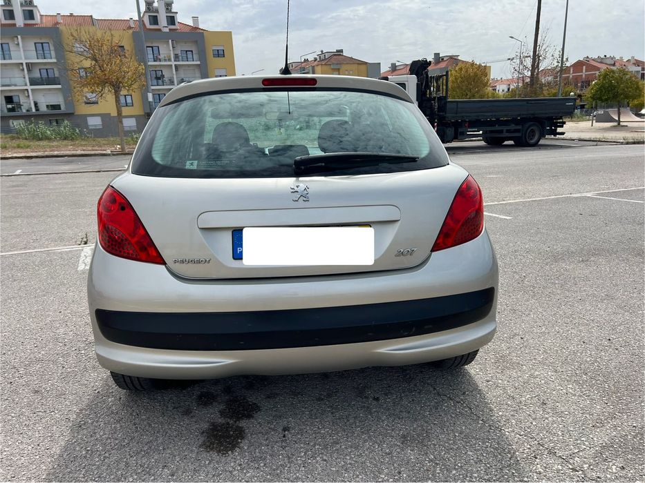 Peugeot 207 Hatchback 1.4 16V, a gasolina, de novembro de 2008, com 124.000 km