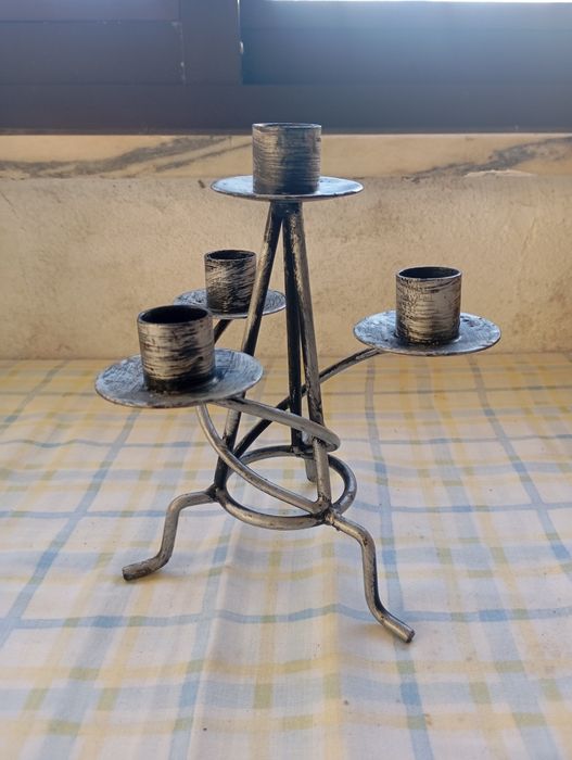 Castiçal metálico vintage para 3 velas
