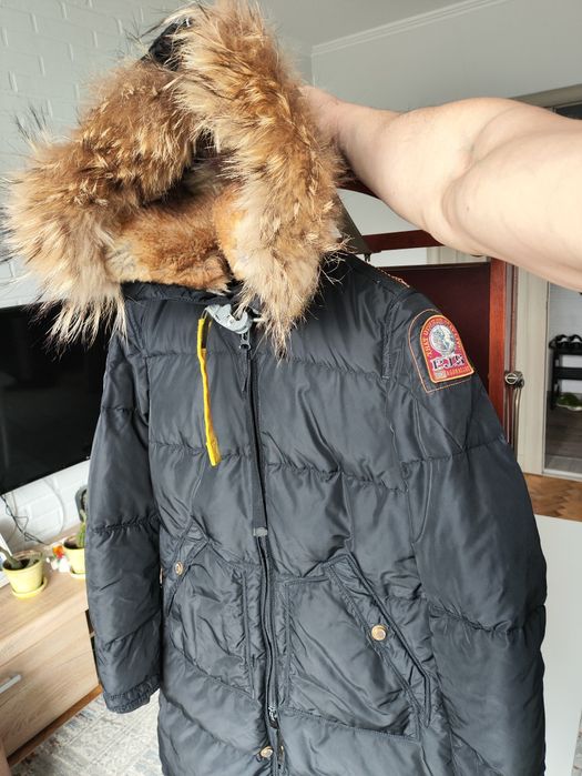 Продам жіночу куртку пуховик Parajumpers