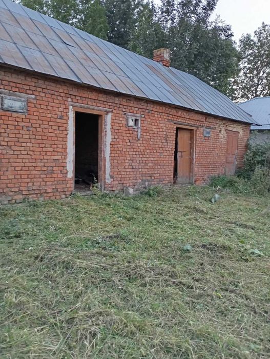 Продам участок з хатою