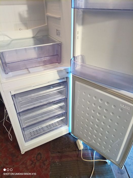 Холодильник в идеальном состоянии 2 метра,морозильник